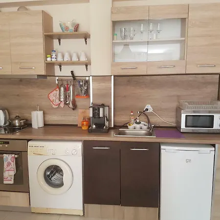 Апартаменти Мони Appartement Pomorie
