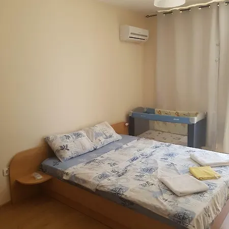 Апартаменти Мони Appartement Pomorie